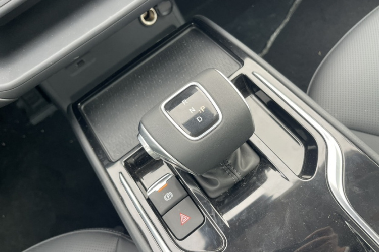 红旗E-QM5 2024款 500km 出行版中控内饰7003