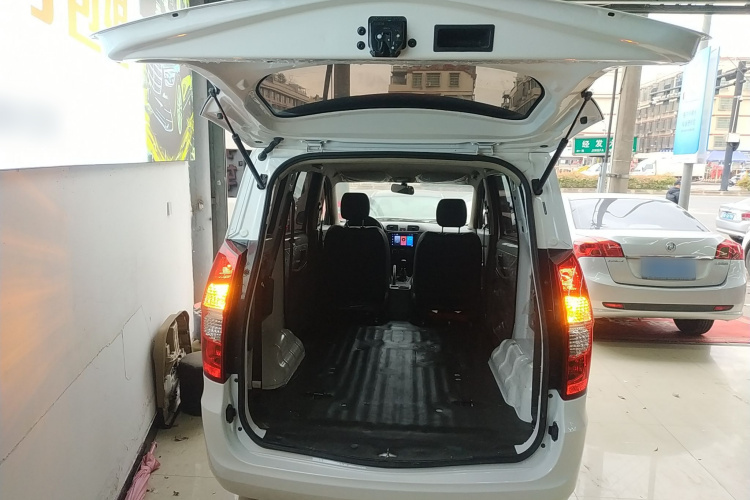 五菱汽车 五菱宏光 2018款 1.5L 经典款S基本型机舱底盘23