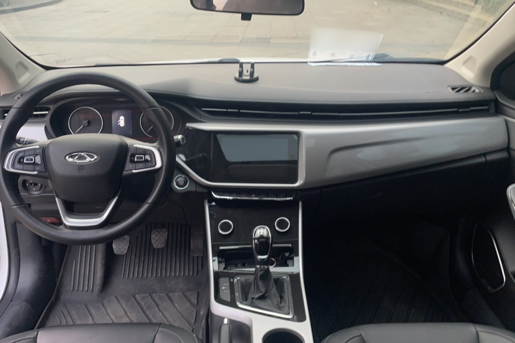 奇瑞 艾瑞泽5 2019款 1.5L 手动乐活版 国V中控内饰7003