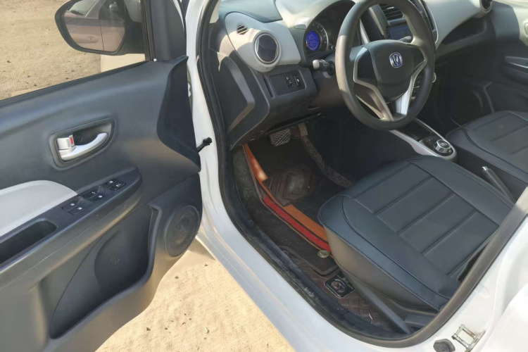 长安欧尚 奔奔E-Star 2021款 国民版 心悦版（快充版）磷酸铁锂（31.18kWh）中控内饰7001