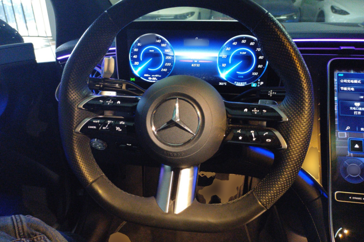 奔驰EQE 2022款 350 先型特别版中控内饰13
