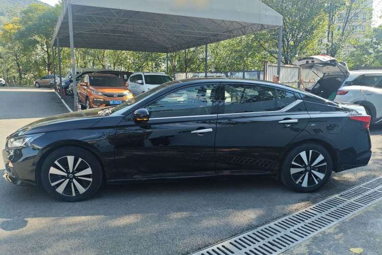 日产 天籁 2021款 2.0L XL 舒适版车身外观4