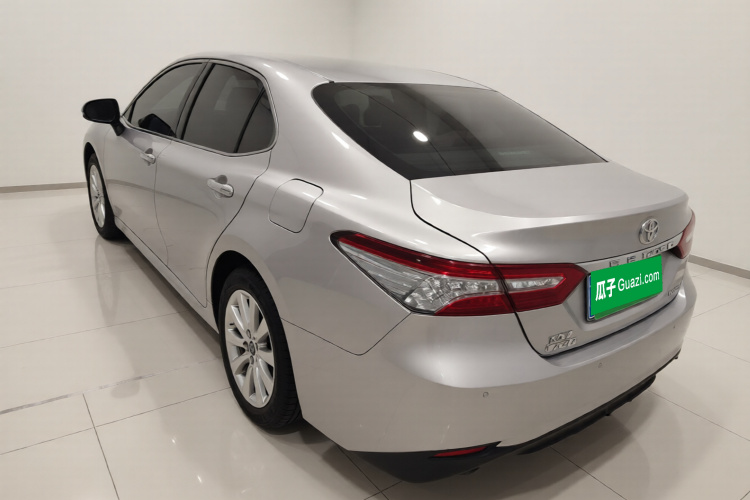 丰田 凯美瑞 2018款 2.0G 豪华版车身外观5