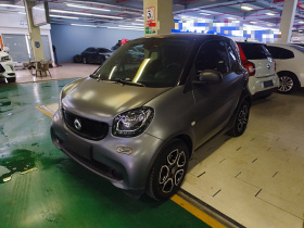 smart fortwo 2019款 0.9T 66千瓦硬顶风擎版 国VI
