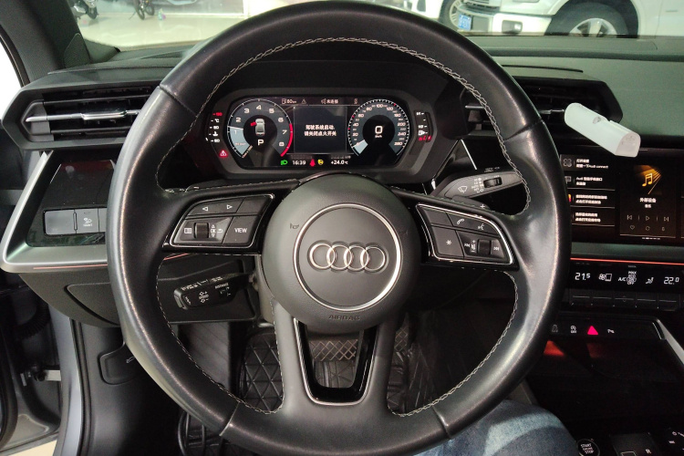 奥迪A3 2024款 A3L Limousine 35 TFSI 时尚运动型中控内饰13