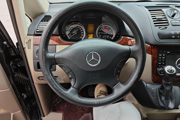 奔驰 唯雅诺 2013款 3.0L 舒适版中控内饰13