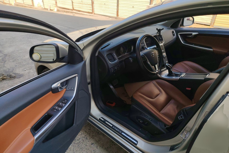 沃尔沃S60 2019款 S60L 改款 T5 智进进阶版中控内饰20