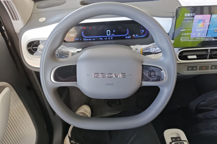 吉利银河 熊猫 2025款 210km 元气熊中控内饰13