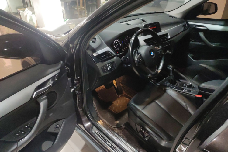 宝马X1 2019款 sDrive18Li 时尚型中控内饰20