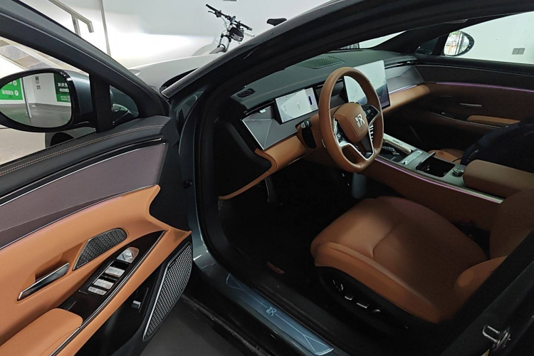 比亚迪 汉L 2025款 DM-p 四驱激光雷达旗舰型中控内饰7003