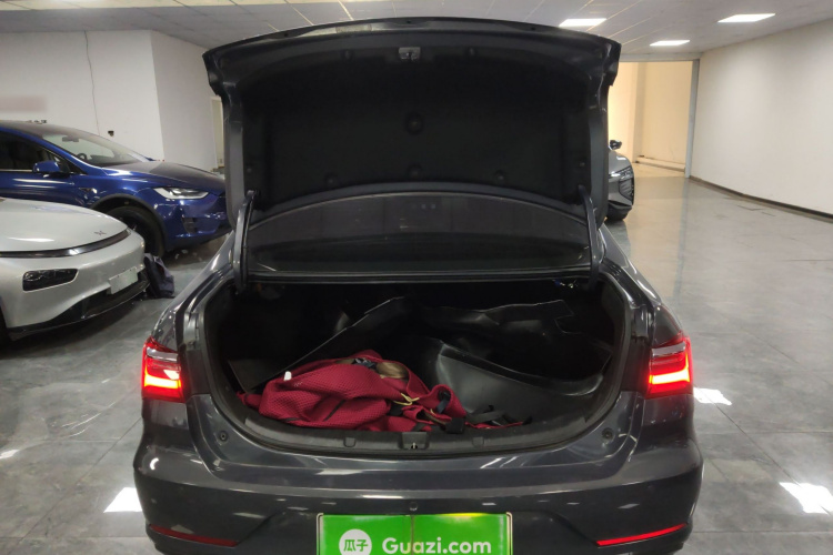 比亚迪 秦新能源 2019款 高续航版 尊贵型机舱底盘23