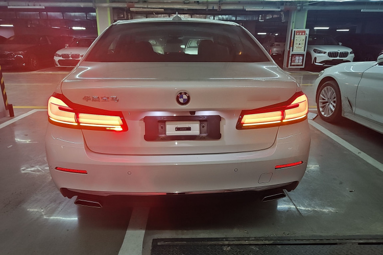 宝马5系 2022款 改款二 525Li 豪华套装车身外观6