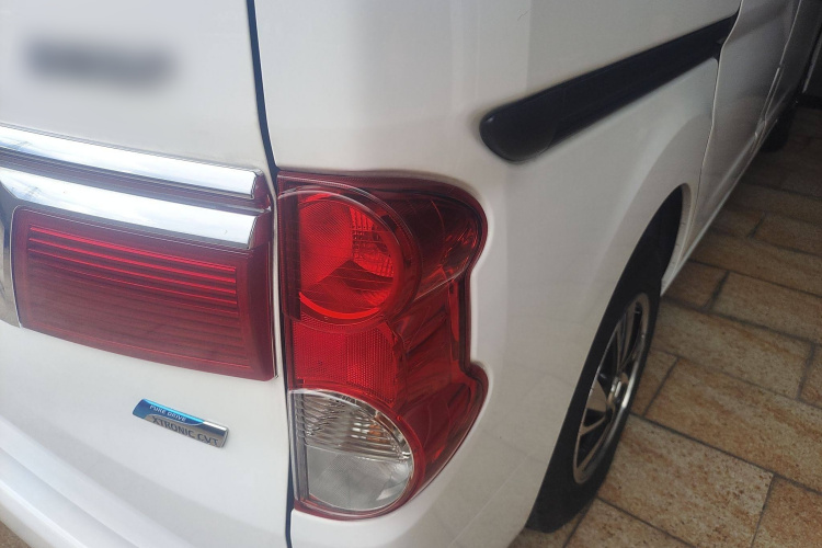 日产NV200 2016款 改款 1.6L CVT尊享型车身外观6005