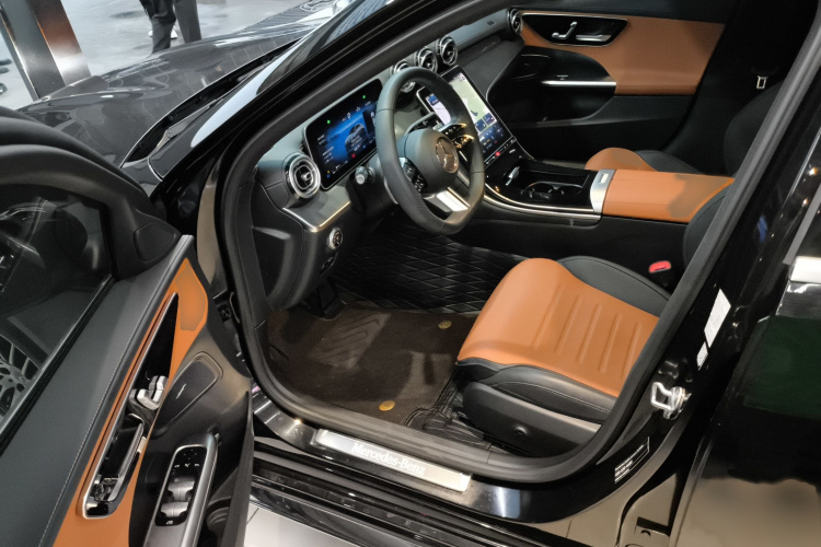 奔驰C级 2023款 C 260 L 运动版中控内饰7003