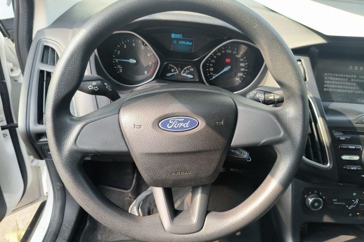 福特 福克斯 2018款 两厢经典 1.6L 自动舒适型智行版局部细节13