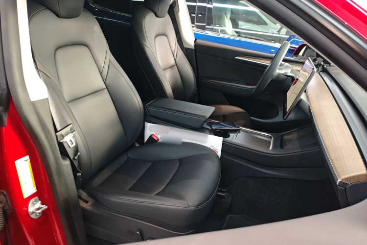 特斯拉 Model Y 2021款 长续航全轮驱动版 3D7局部细节41