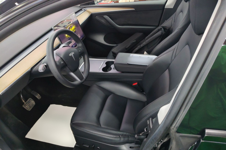 特斯拉 Model Y 2022款 后轮驱动版中控内饰19