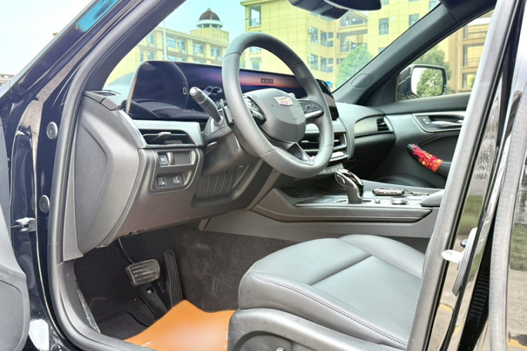 凯迪拉克CT5 2025款 28T 城市运动版中控内饰7007