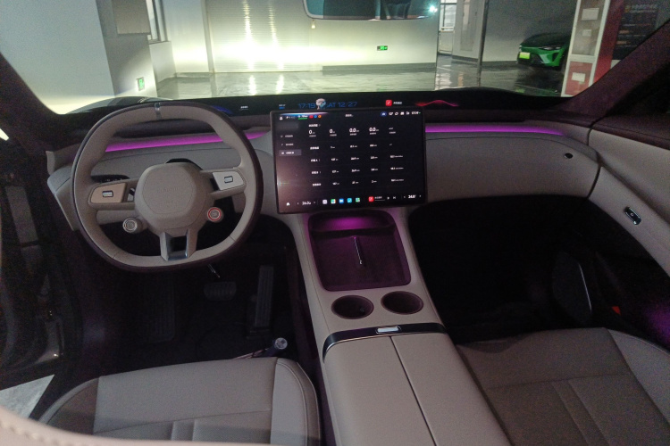 小米汽车 小米YU7 2025款 超长续航高性能四驱Max版中控内饰12