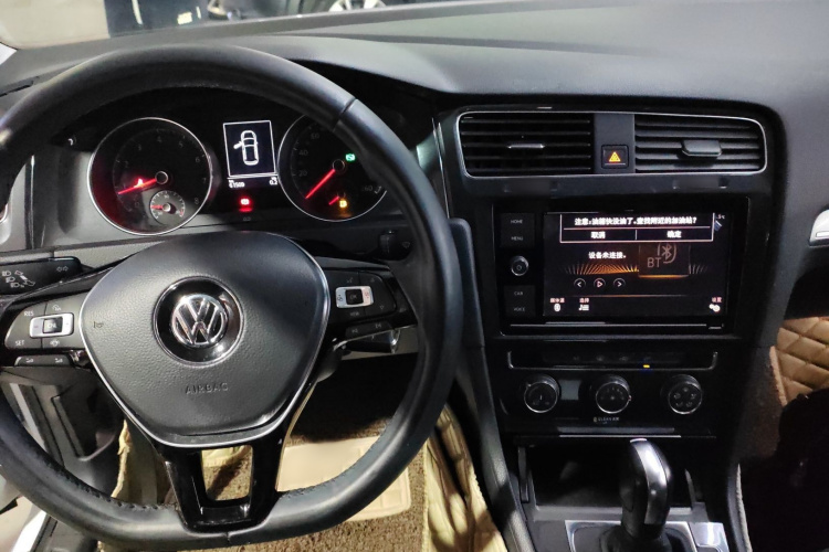 大众 高尔夫 2019款 1.6L 自动舒适型 国V中控内饰7002