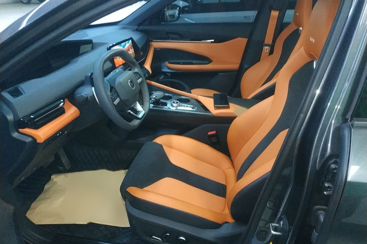 长安UNI-V 2024款 2.0T 高能版局部细节19