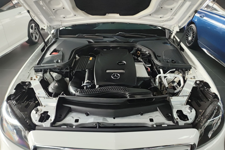 奔驰E级 2016款 E 200 L 运动型局部细节24