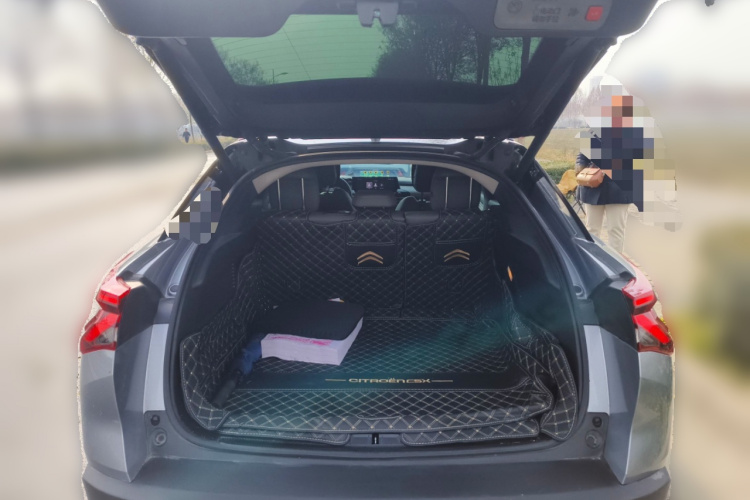 雪铁龙 凡尔赛C5 X 2021款 1.6T 耀不凡局部细节23