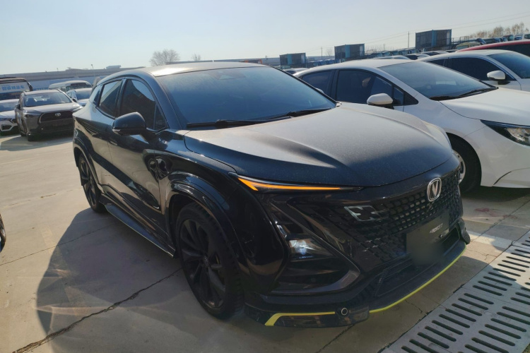 长安UNI-T 2022款 1.5T 运动版 旗舰型车身外观6002