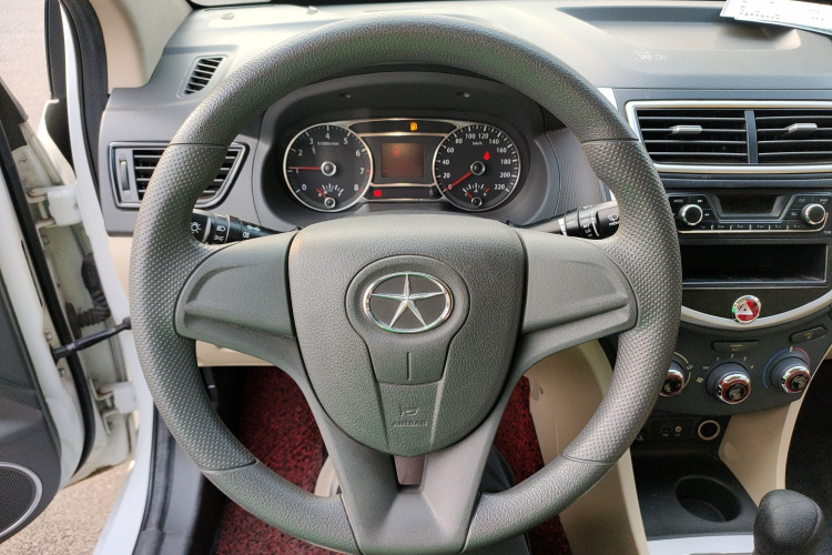 江汽集团 和悦A30 2013款 1.5L 手动舒适型 国IV中控内饰13