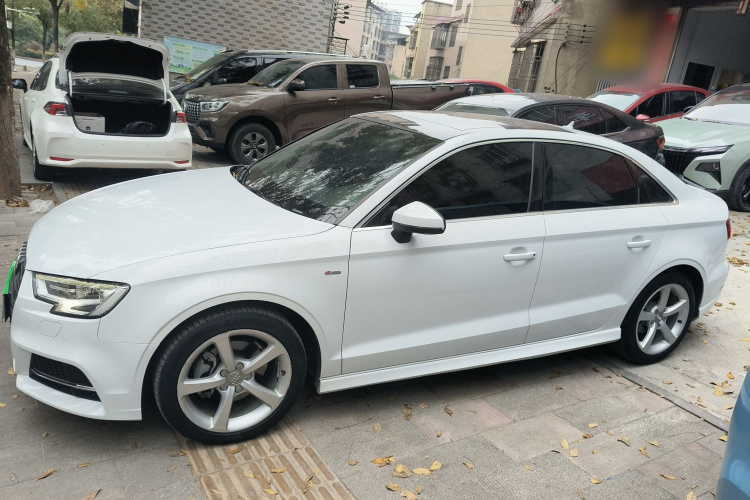 奥迪A3 2018款 30周年年型 Limousine 35 TFSI 时尚型车身外观4