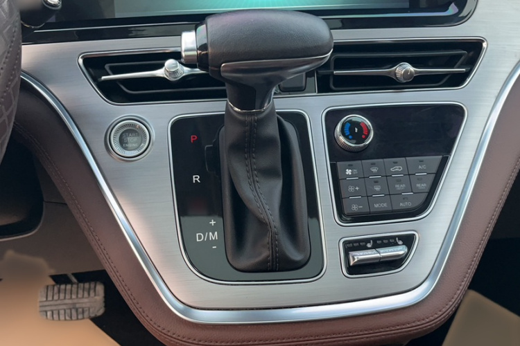 汉腾汽车 汉腾V7 2019款 1.5T 自动旗舰型 7座 国V中控内饰7011