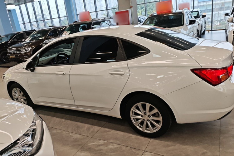 别克 威朗 2017款 三厢 20T 双离合领先型车身外观4