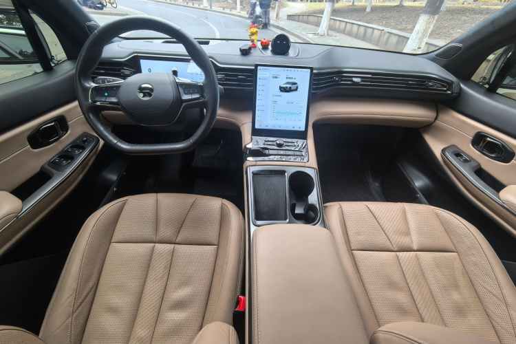蔚来ES8 2022款 100kWh 签名版 七座中控内饰7002