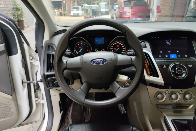 福特 福克斯 2012款 三厢 1.6L 手动舒适型中控内饰13