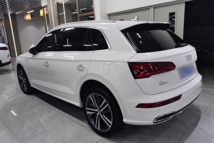 奥迪Q5L 2020款 40 TFSI 荣享时尚型车身外观4