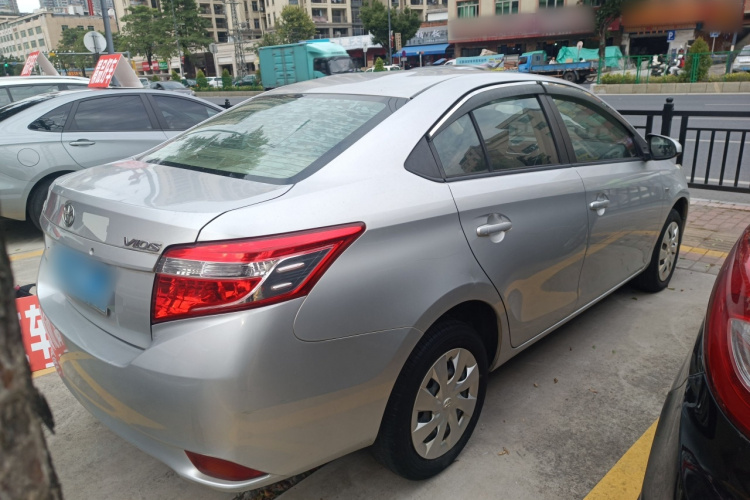 丰田 威驰 2014款 1.5L 自动智臻版车身外观7