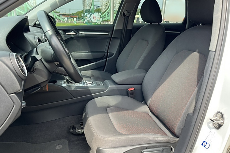 奥迪A3 2018款 30周年年型 Sportback 35 TFSI 进取型中控内饰7007