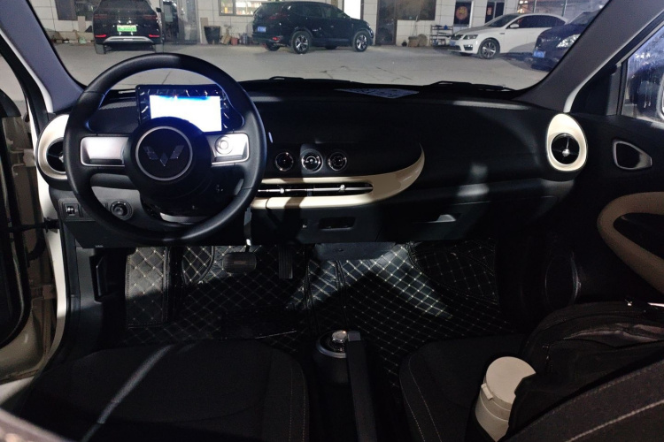 五菱汽车 五菱缤果 2023款 203km 轻享款中控内饰7002