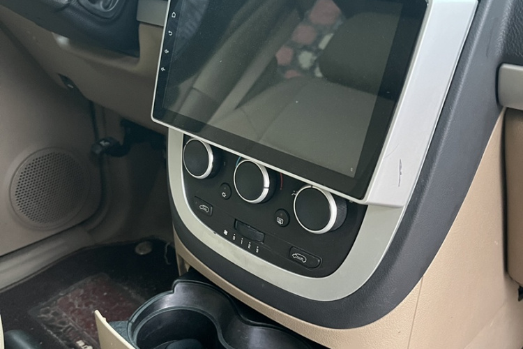 别克GL8 2014款 2.4L 行政版局部细节16