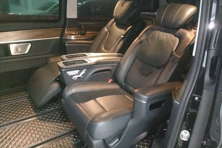 奔驰V级 2022款 V 260 L 长轴距尊贵版中控内饰21