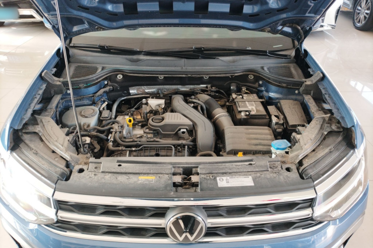 大众 途岳 2023款 300TSI 两驱满月版机舱底盘24