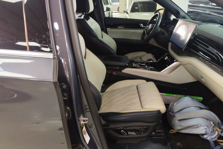 比亚迪 唐新能源 2022款 EV 635KM 四驱旗舰型局部细节41