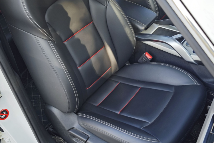 吉利汽车 博越 2018款 2.0L 手动两驱智雅型中控内饰7001