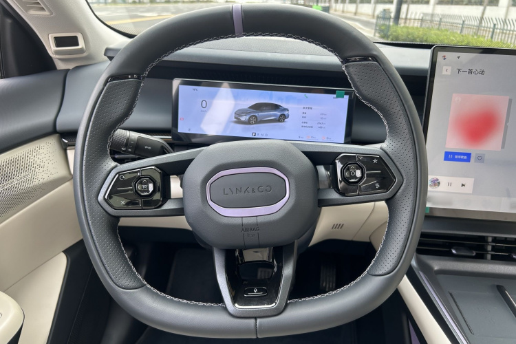 领克07 2024款 EM-P 126长续航智驾Ultra中控内饰7009