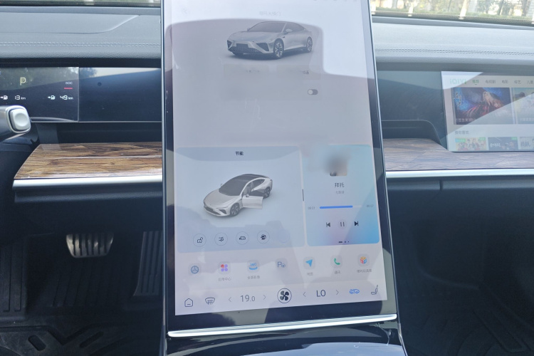 哪吒汽车 哪吒S 2022款 增程版 1160km 后驱中版局部细节16