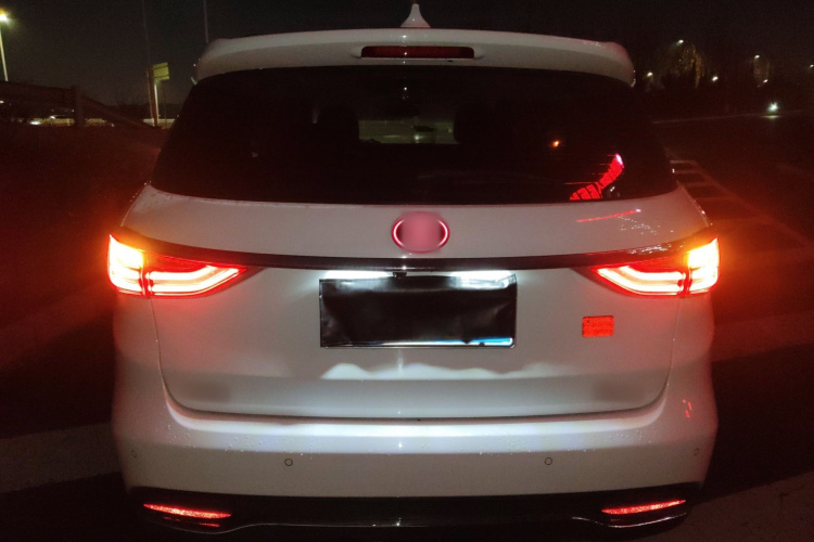 比亚迪 宋MAX 2017款 1.5T 自动智联精英型 7座车身外观6