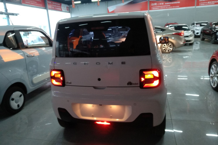 吉利银河 2023款 熊猫mini 200km 耐力熊车身外观6