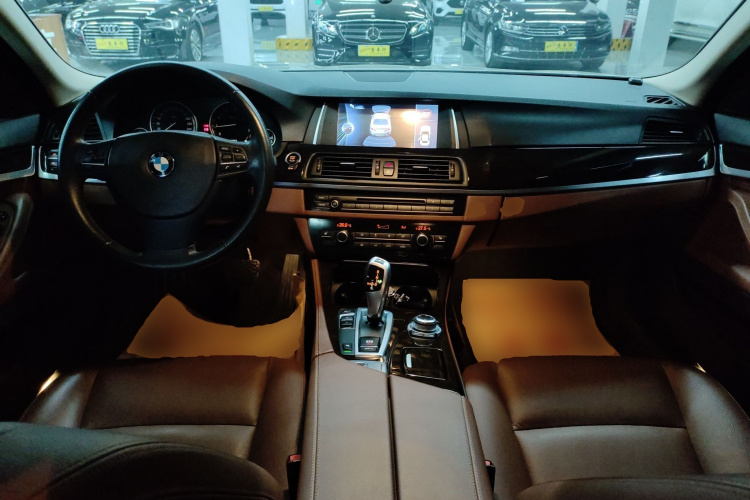 宝马5系 2014款 525Li 领先型中控内饰12