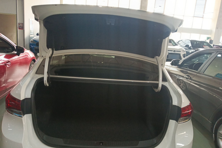 别克 英朗 2019款 18T 自动互联精英型 国VI机舱底盘23