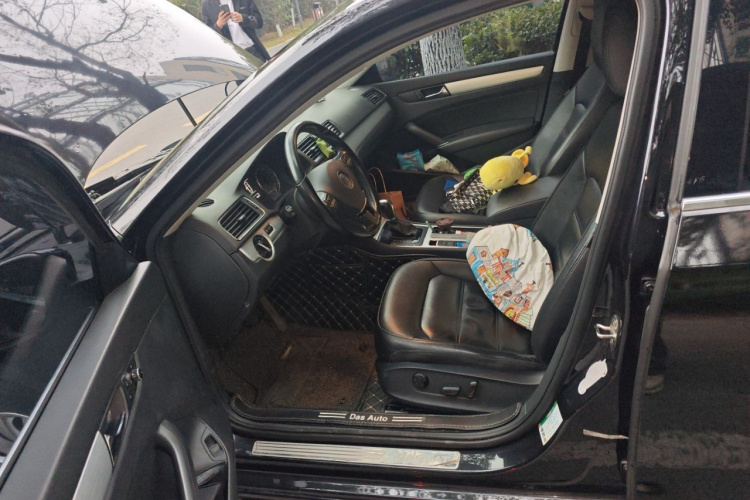 大众 帕萨特 2015款 1.8TSI DSG尊荣版中控内饰19